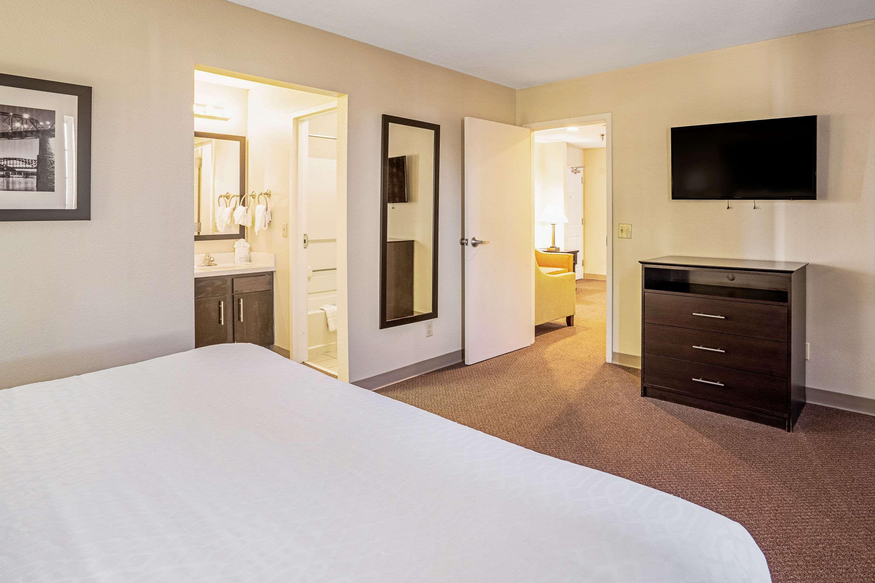 Hotel Mainstay Hamilton Place 3*
