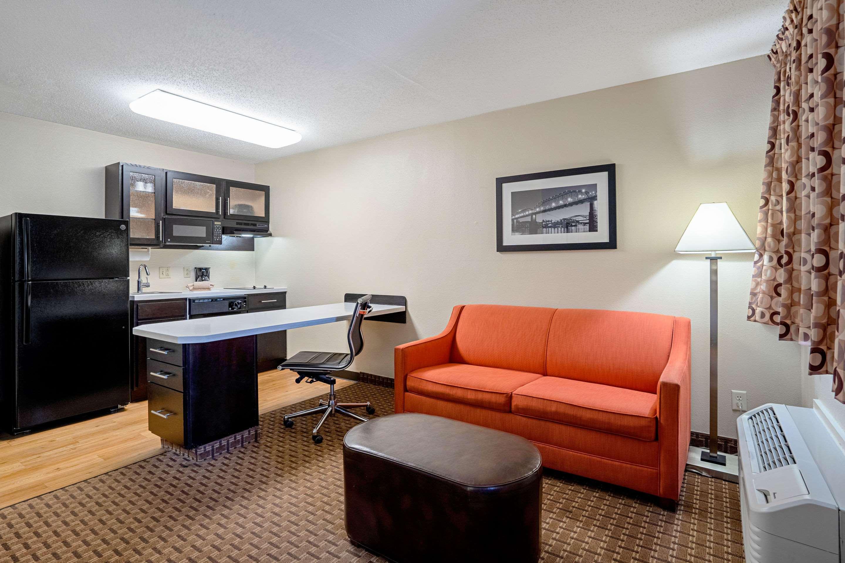 Mainstay Hamilton Place Hotel