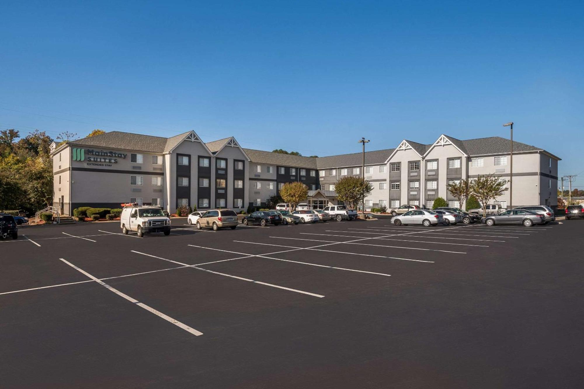 Mainstay Hamilton Place 3*