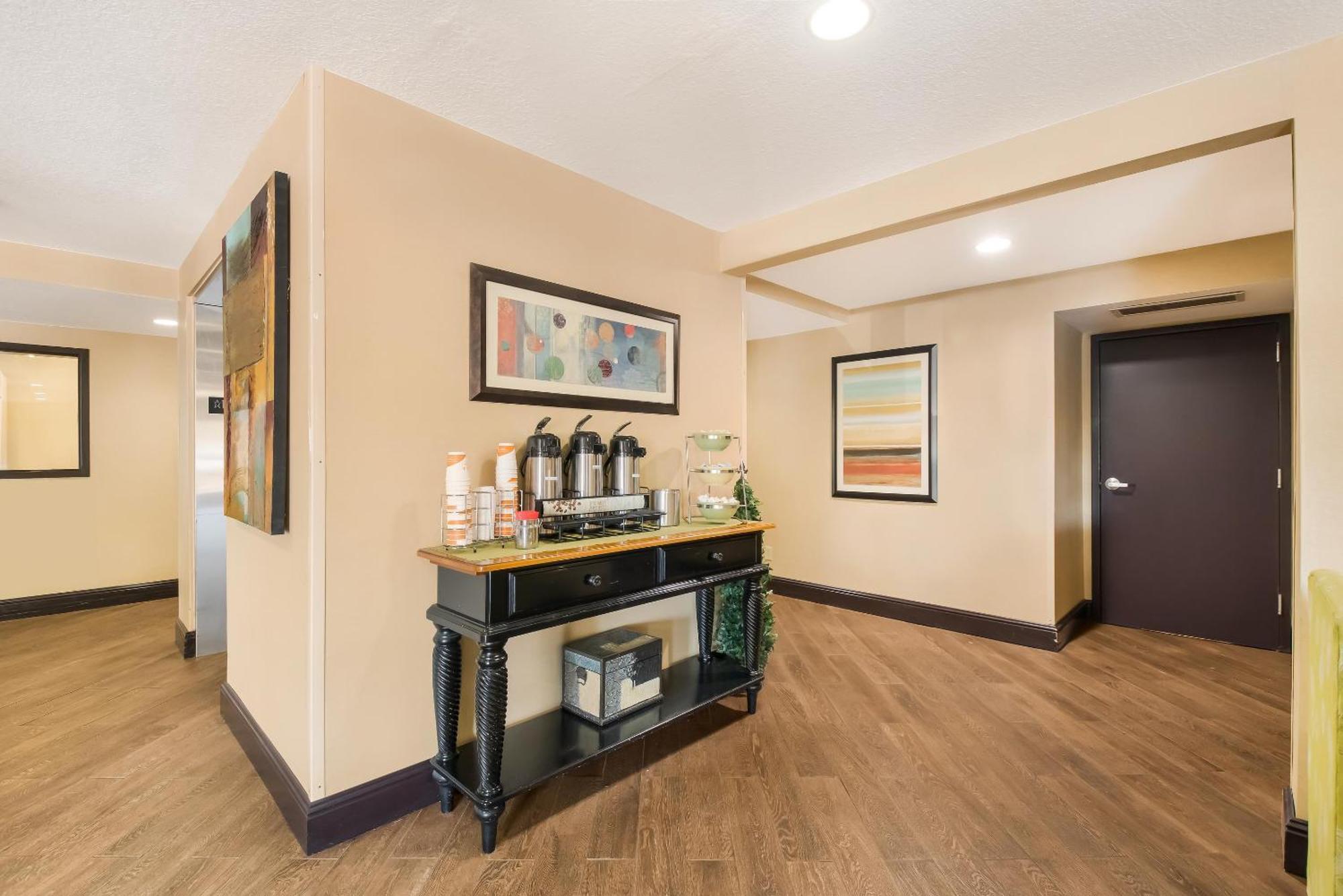 Mainstay Hamilton Place 3*