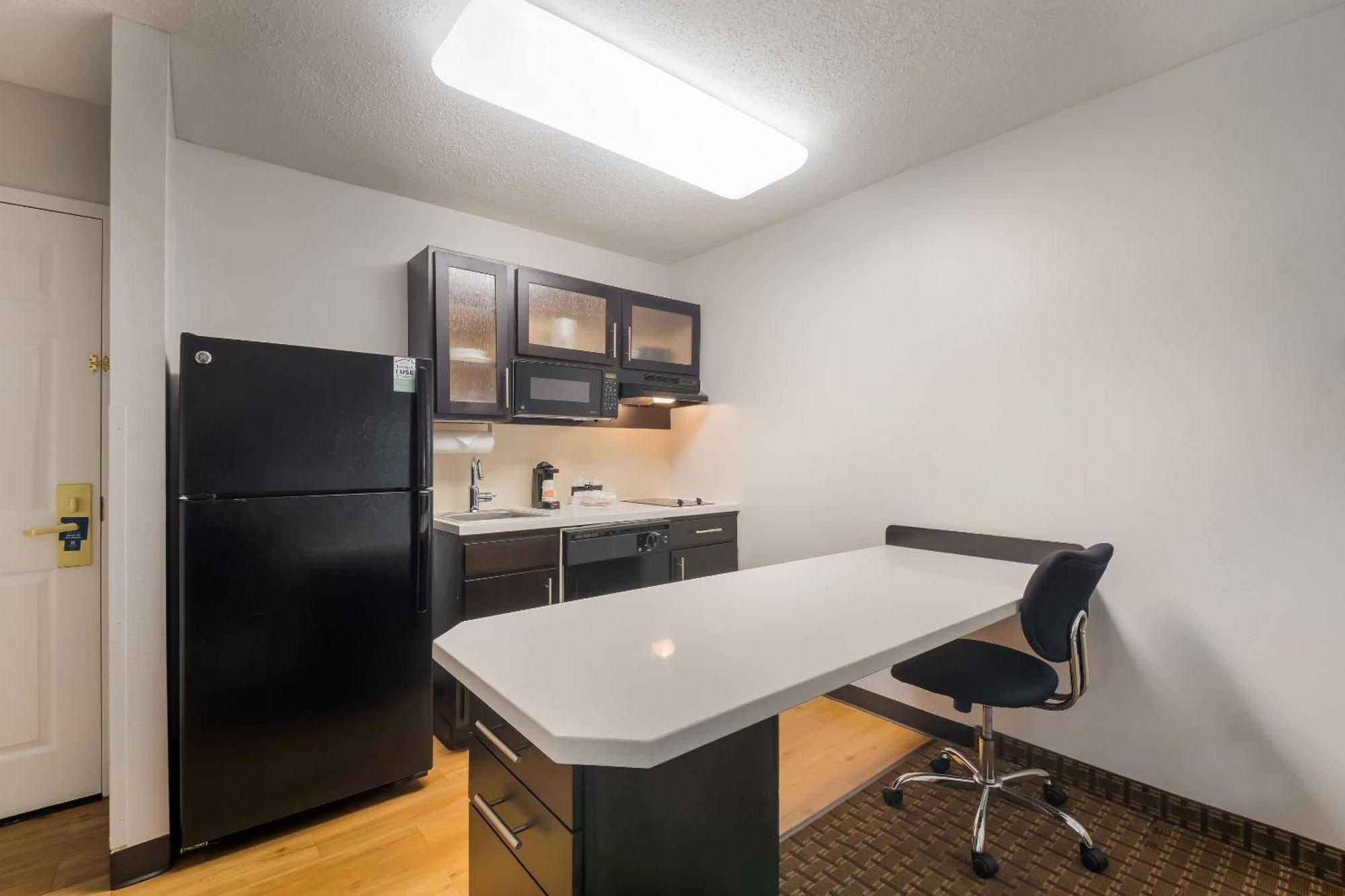 Mainstay Hamilton Place 3*